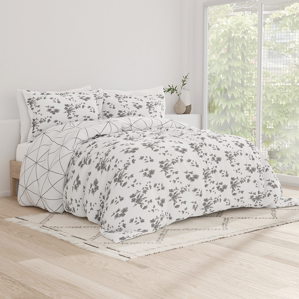 Edgy Flowers Pattern 3-Piece Reversible Duvet Cover Set