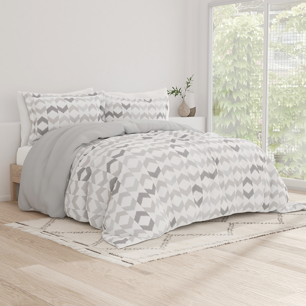 Chevron Sleep Pattern 3-Piece Reversible Duvet Cover Set