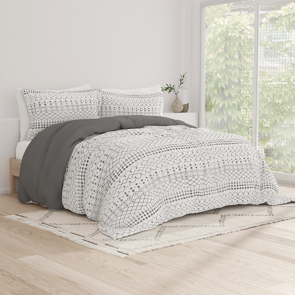 Etched Gate Pattern 3-Piece Reversible Duvet Cover Set