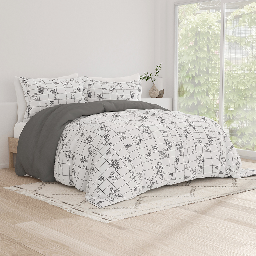 Flower Field Pattern 3-Piece Reversible Duvet Cover Set